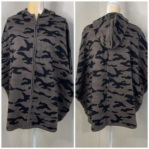 TAHARI Camo Hooded Knit Poncho Size S/M Green Black Full Zip Relaxed Fit